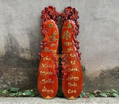 tranh gỗ câu đối cha mẹ dáng bầu dát vàng