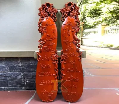 tranh gỗ câu đối cha mẹ dáng bầu pu