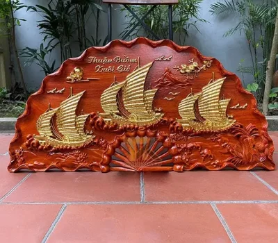 tranh quạt gỗ thuận buồm xuôi gió dát vàng