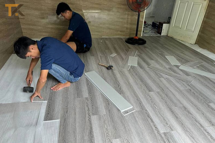 thi công sàn nhựa giả gỗ tại hà nội