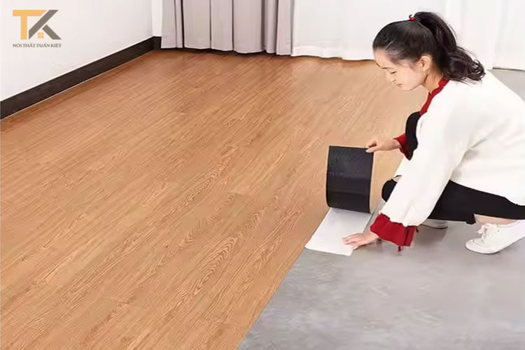dán sàn nhựa giả gỗ có bền không